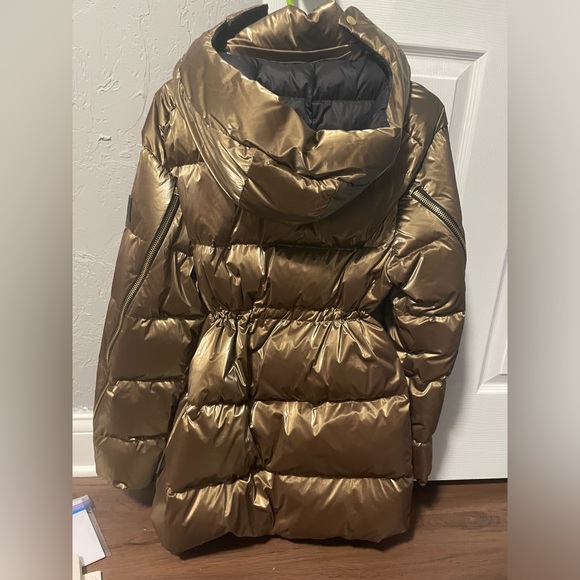 NWT very oversized Athletes Alicia Keyes gold puffy - Picture 8 of 11